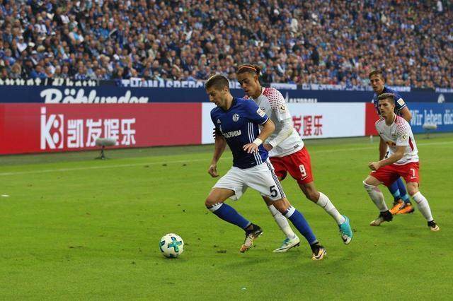 沙尔克客场失利,遭遇德甲阵容调整 沙尔克客场失利,遭遇德甲阵容调整