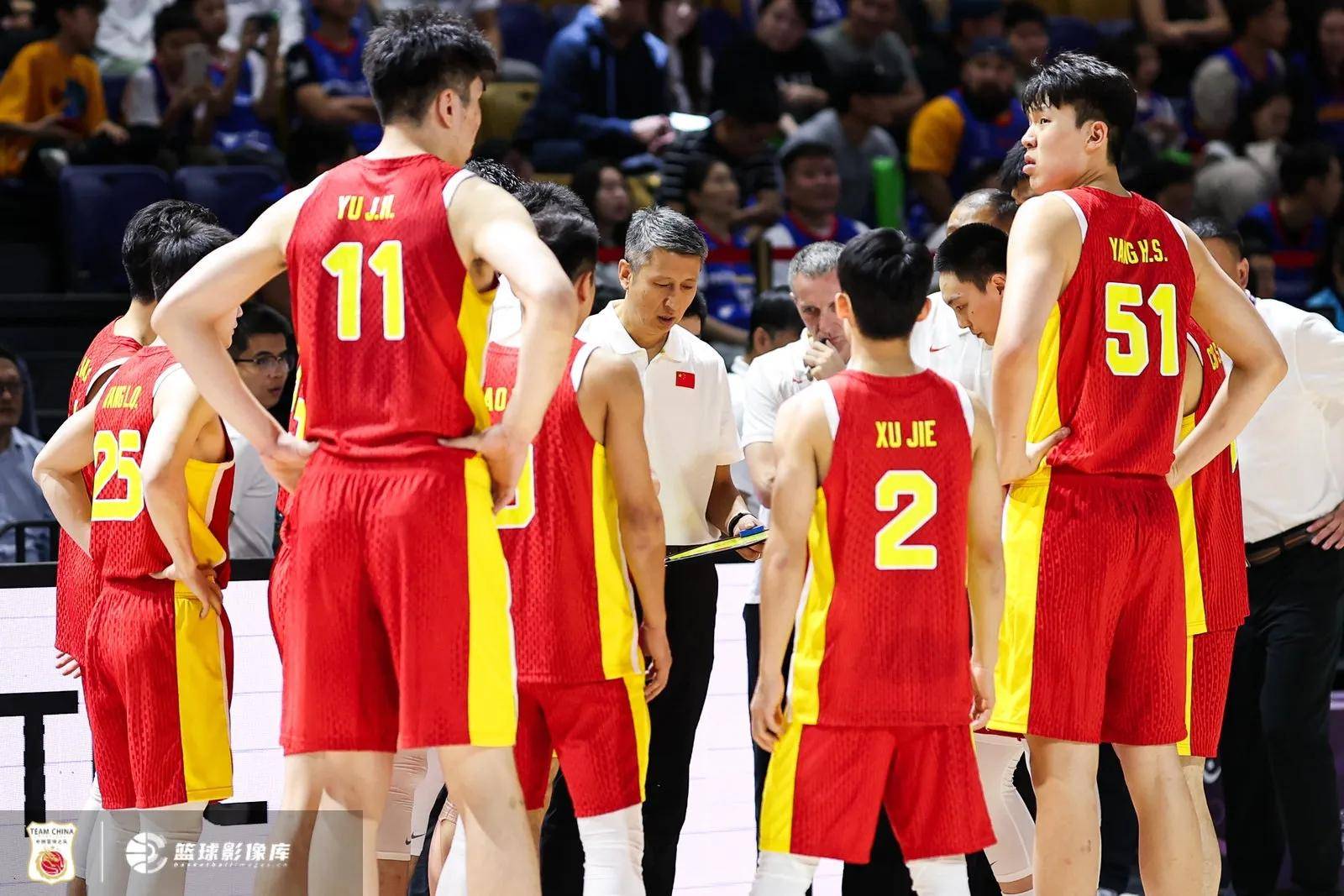 开云体育中国-亚洲杯比赛中，一支队伍击败强手晋级