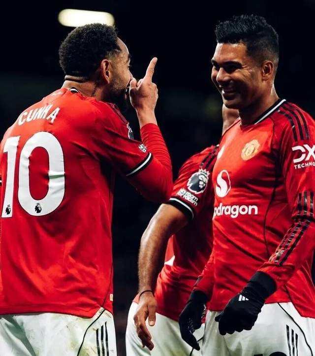 曼城横扫巴黎,卡塞米罗带队取胜 曼城横扫巴黎,卡塞米罗带队取胜