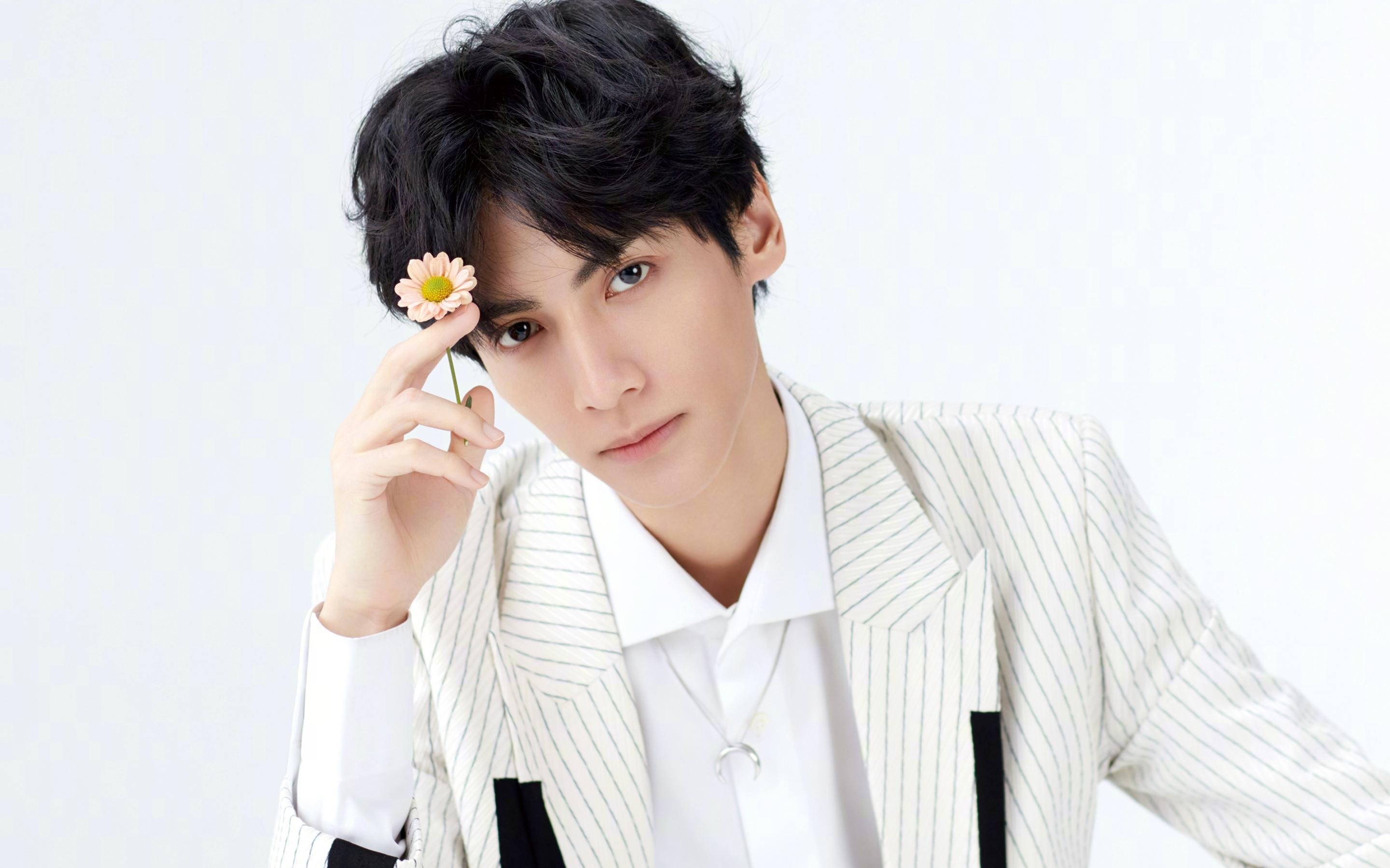 独舞者，当三笘薰在安联球场，用攻防两端重构拜仁与巴黎的德法战争